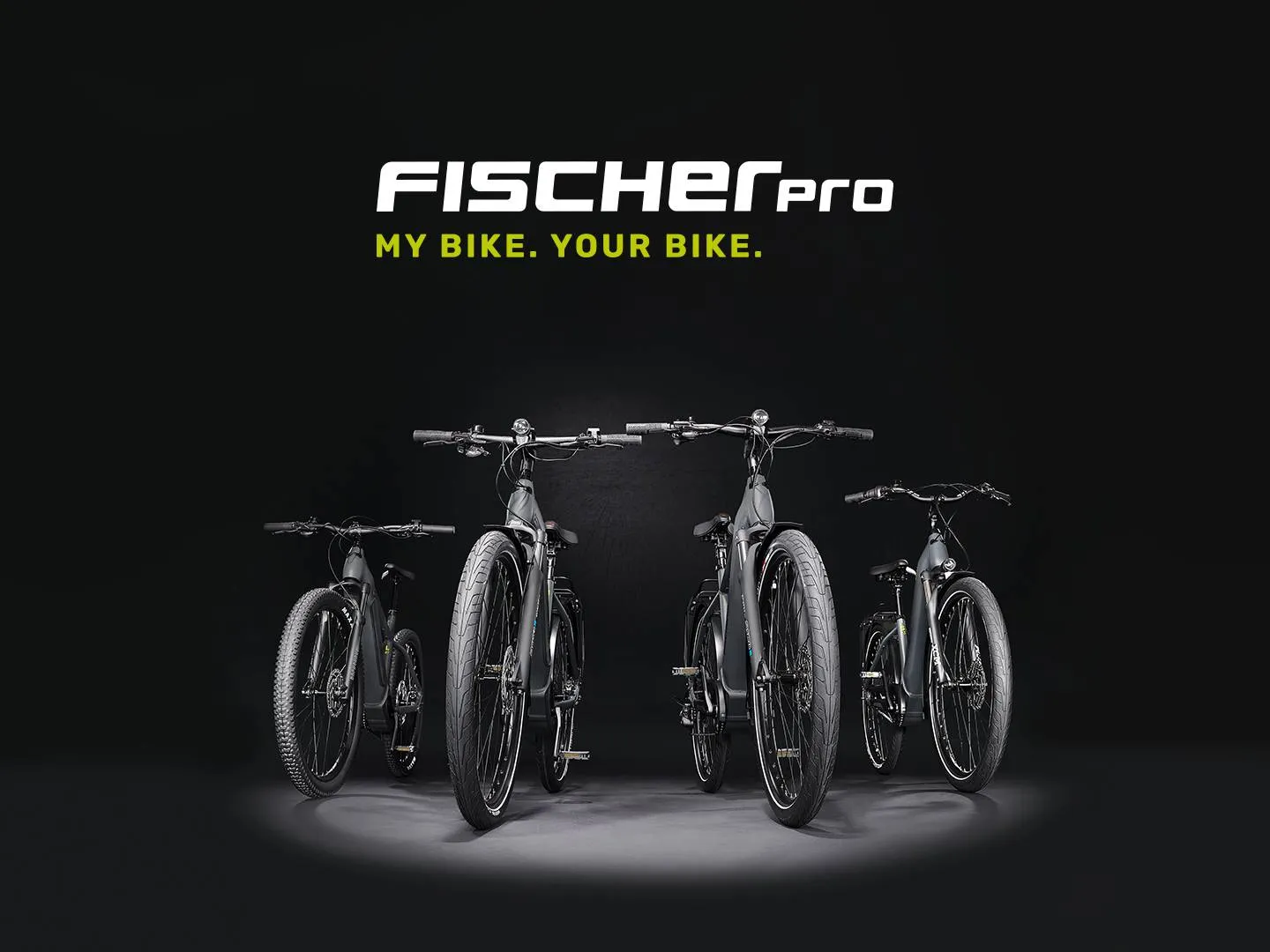 Fischer Pro E-Bikes im modernen Lichtsetup mit Markenlogo. Starke visuelle Inszenierung für Kampagnen rund um Mobilität, Lifestyle und Innovation.